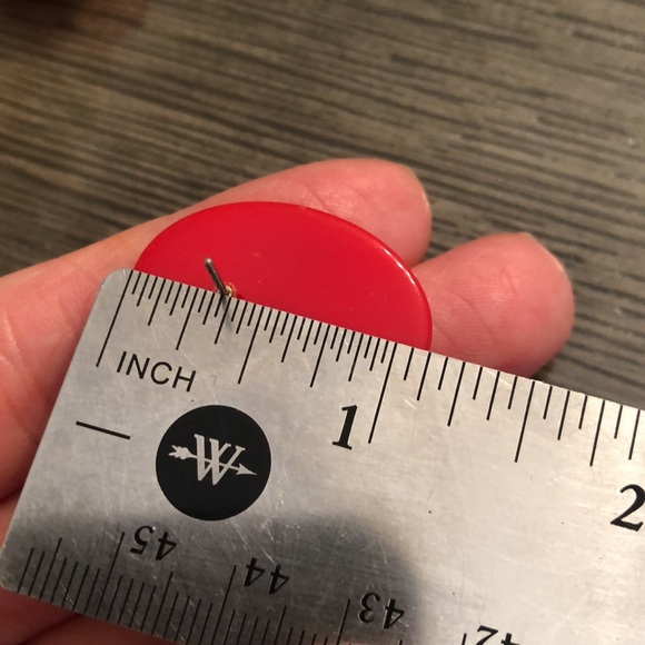 Vintage Avon Acrylic Oval Red & White Check Earrings - Picture 7 of 12